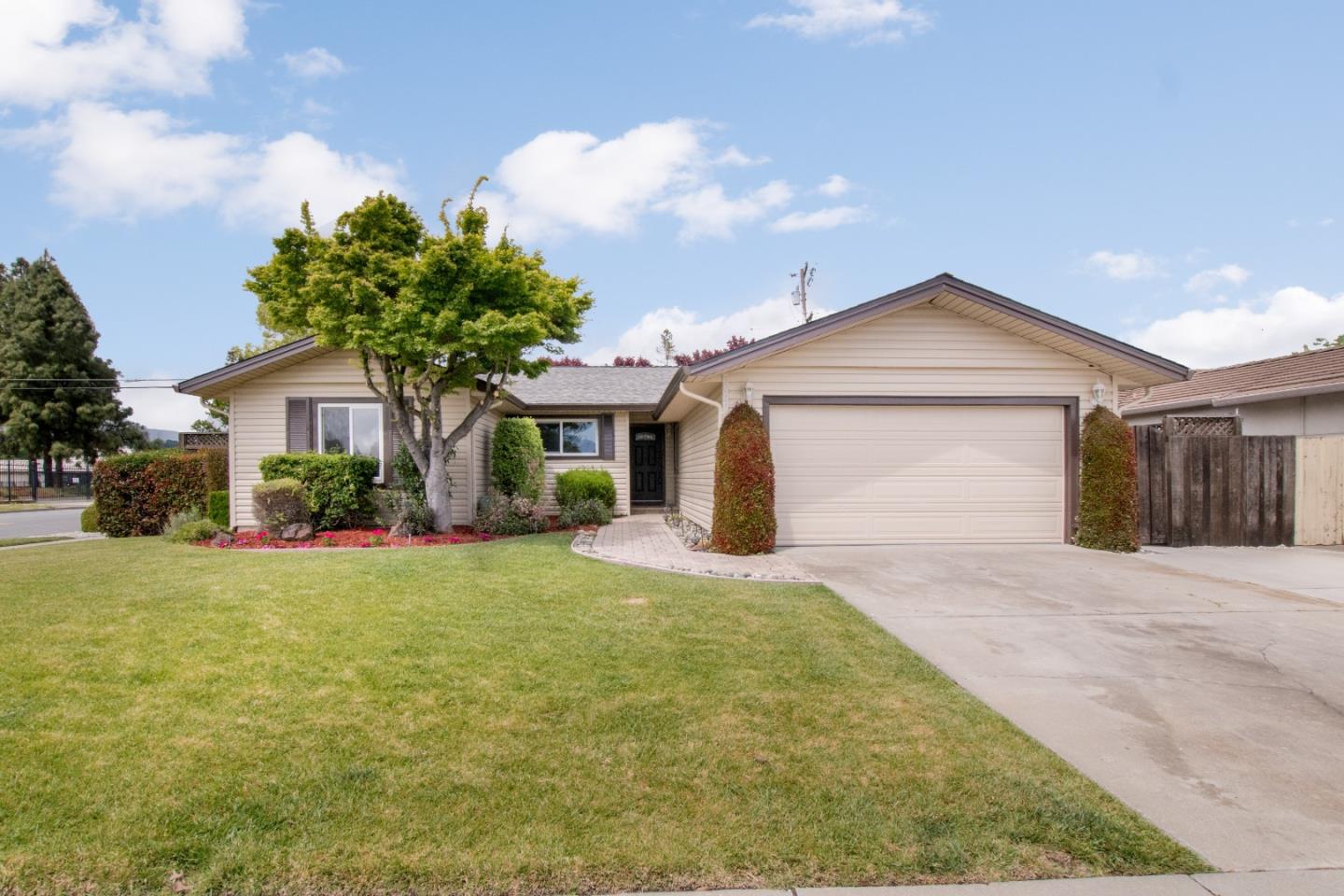 Detail Gallery Image 1 of 1 For 5897 Bridle Way, San Jose,  CA 95123 - 3 Beds | 2 Baths