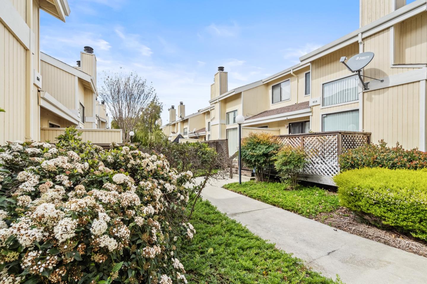 Detail Gallery Image 1 of 1 For 25011 Discoverer Pl, Hayward,  CA 94544 - 2 Beds | 2/1 Baths