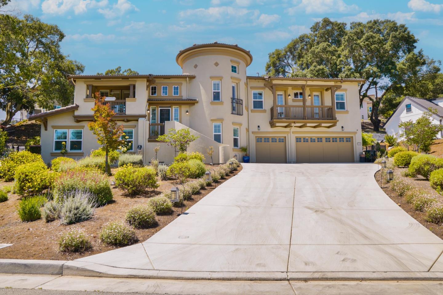 Detail Gallery Image 1 of 1 For 1965 Saffron Ct, Gilroy,  CA 95020 - 5 Beds | 3/1 Baths