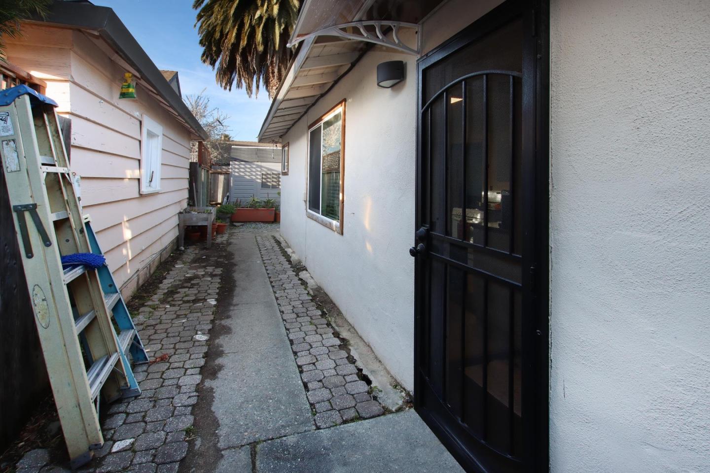 Detail Gallery Image 22 of 24 For 235 Owen St, Santa Cruz,  CA 95062 - – Beds | – Baths