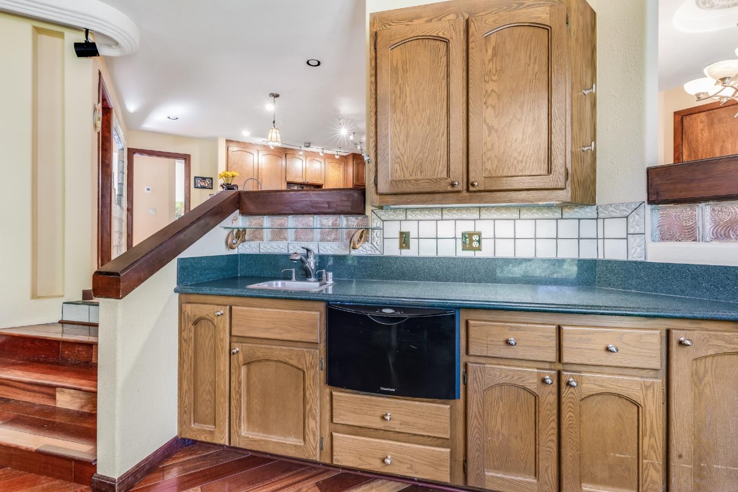 Detail Gallery Image 20 of 41 For 110 Carbonera Dr, Santa Cruz,  CA 95060 - 3 Beds | 2 Baths