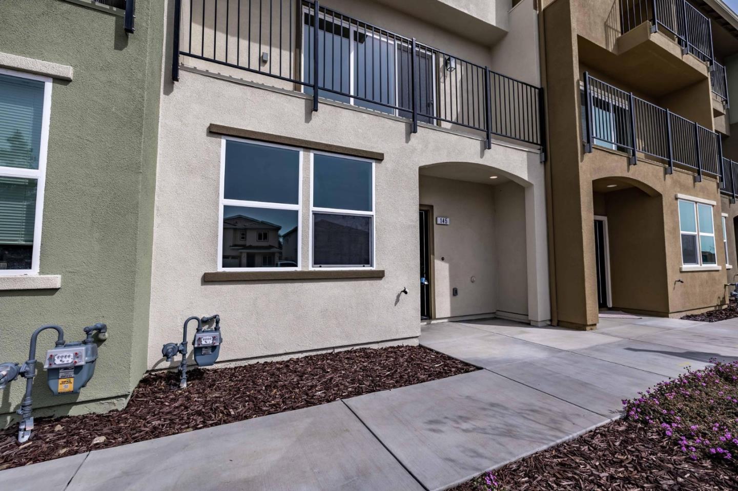 145 Bundeson Dr, Hollister, CA 95023 photo 3