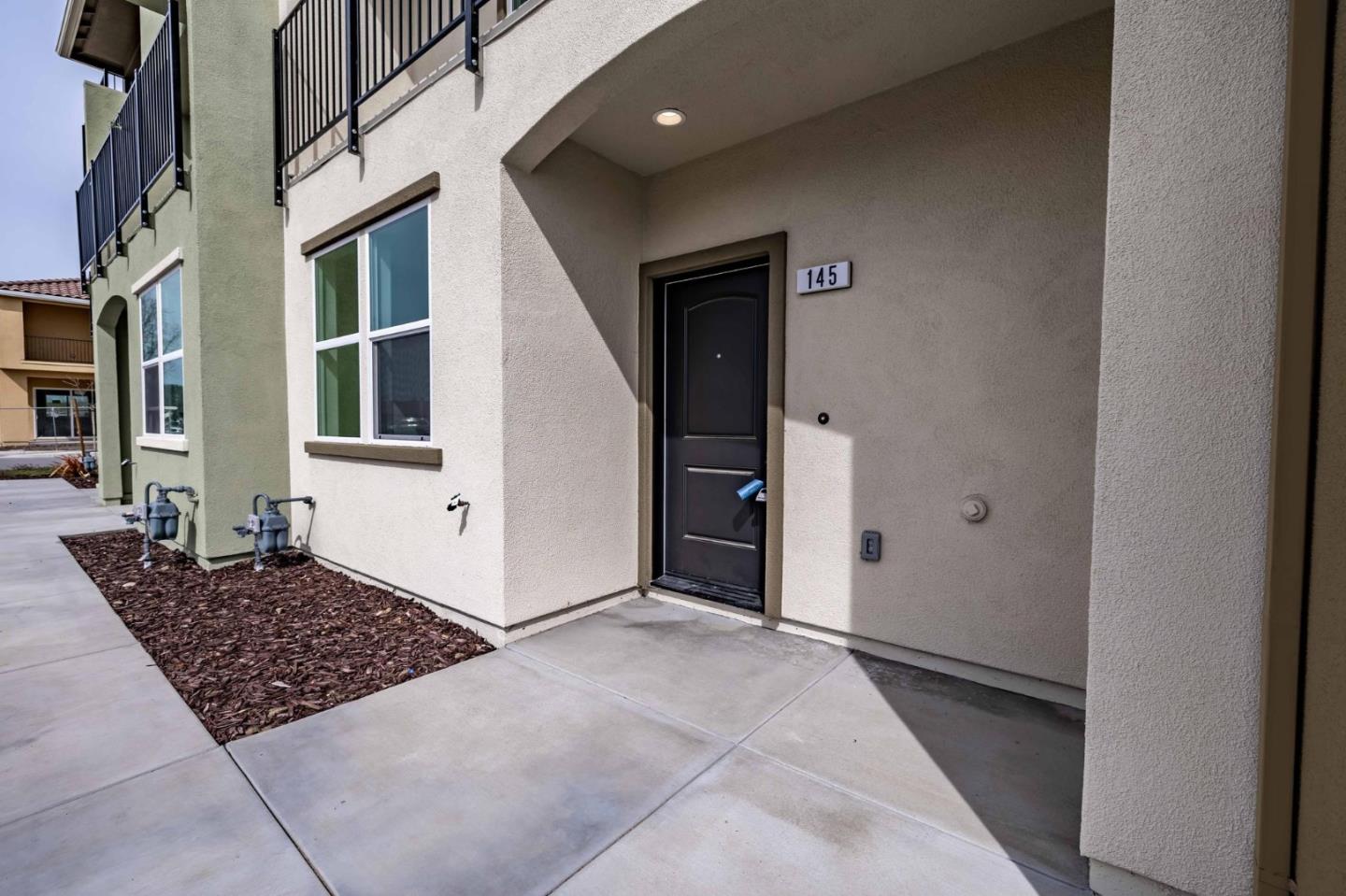 145 Bundeson Dr, Hollister, CA 95023 photo 4