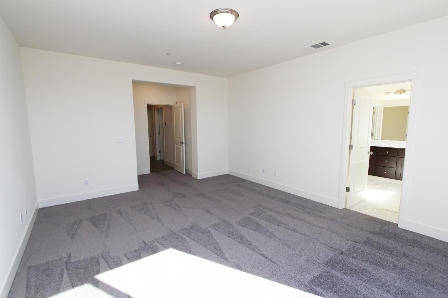 Detail Gallery Image 13 of 17 For 1137 Pearl Dr #1-14,  Los Banos,  CA 93635 - 4 Beds | 2 Baths