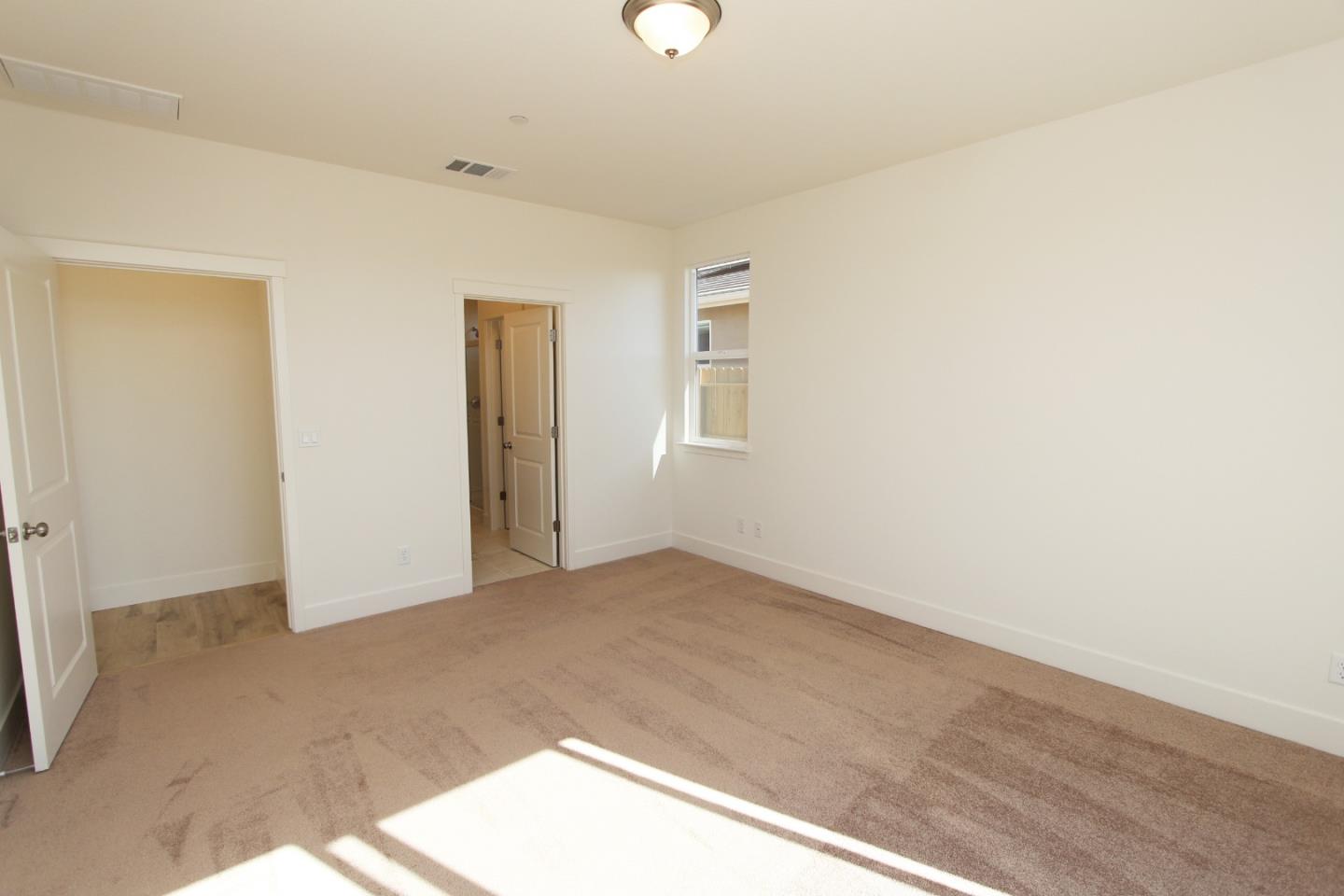 Detail Gallery Image 10 of 11 For 1141 Pearl Dr #1-15,  Los Banos,  CA 93635 - 4 Beds | 2 Baths