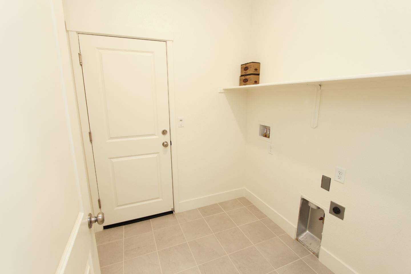 Detail Gallery Image 7 of 11 For 1141 Pearl Dr #1-15,  Los Banos,  CA 93635 - 4 Beds | 2 Baths