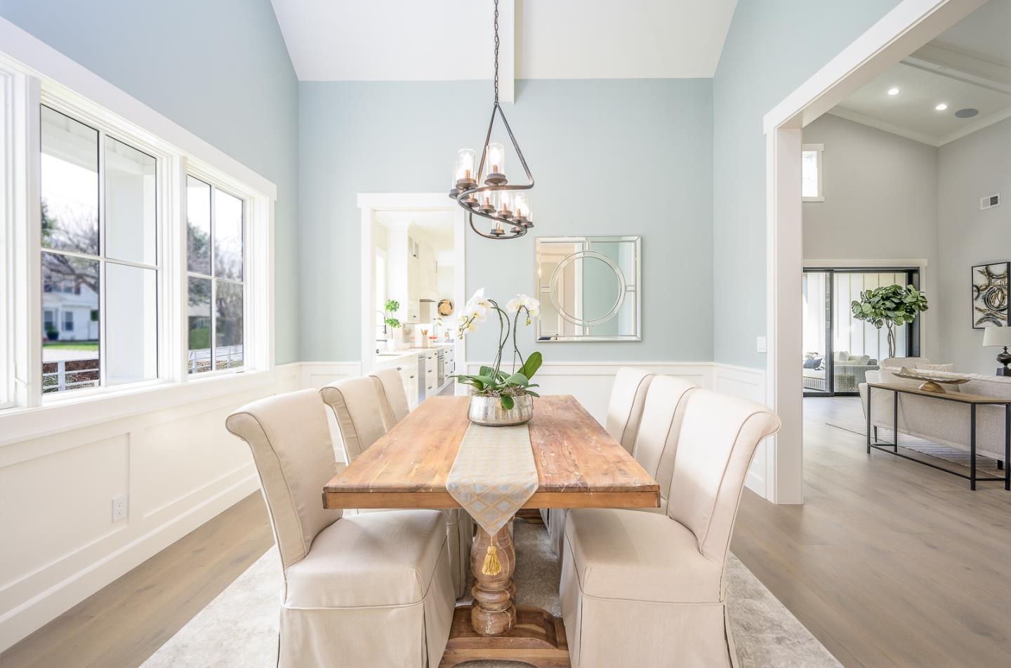 Detail Gallery Image 11 of 28 For 831 Arroyo Rd, Los Altos,  CA 94024 - 5 Beds | 4/1 Baths