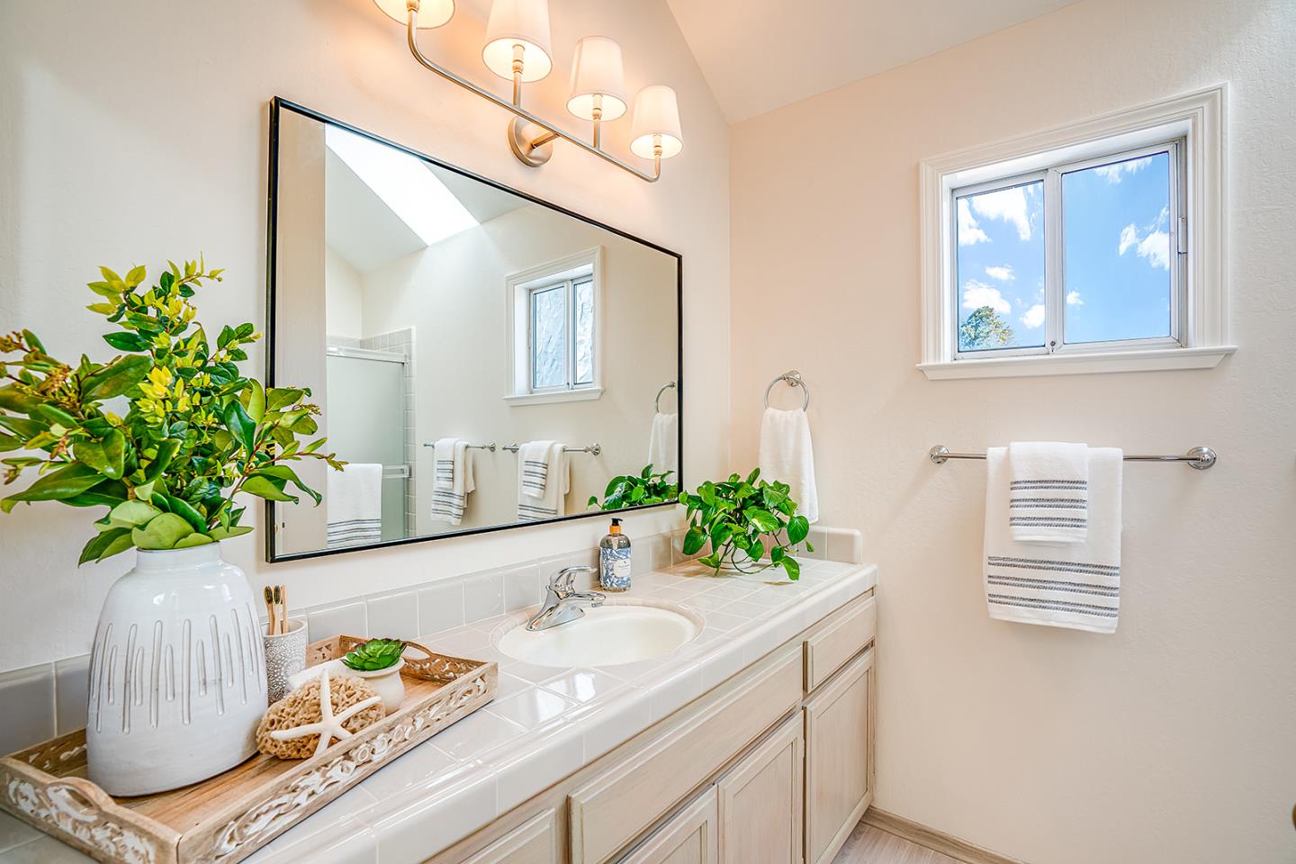 Detail Gallery Image 23 of 40 For 324 Seacliff Dr, Aptos,  CA 95003 - 3 Beds | 2/1 Baths