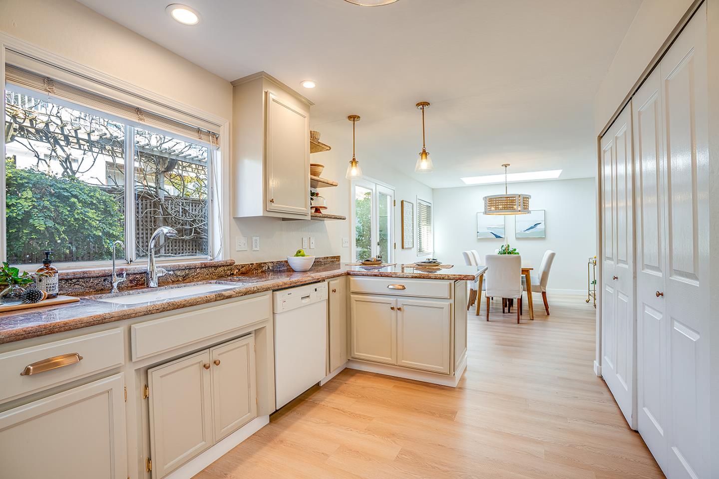 Detail Gallery Image 5 of 40 For 324 Seacliff Dr, Aptos,  CA 95003 - 3 Beds | 2/1 Baths