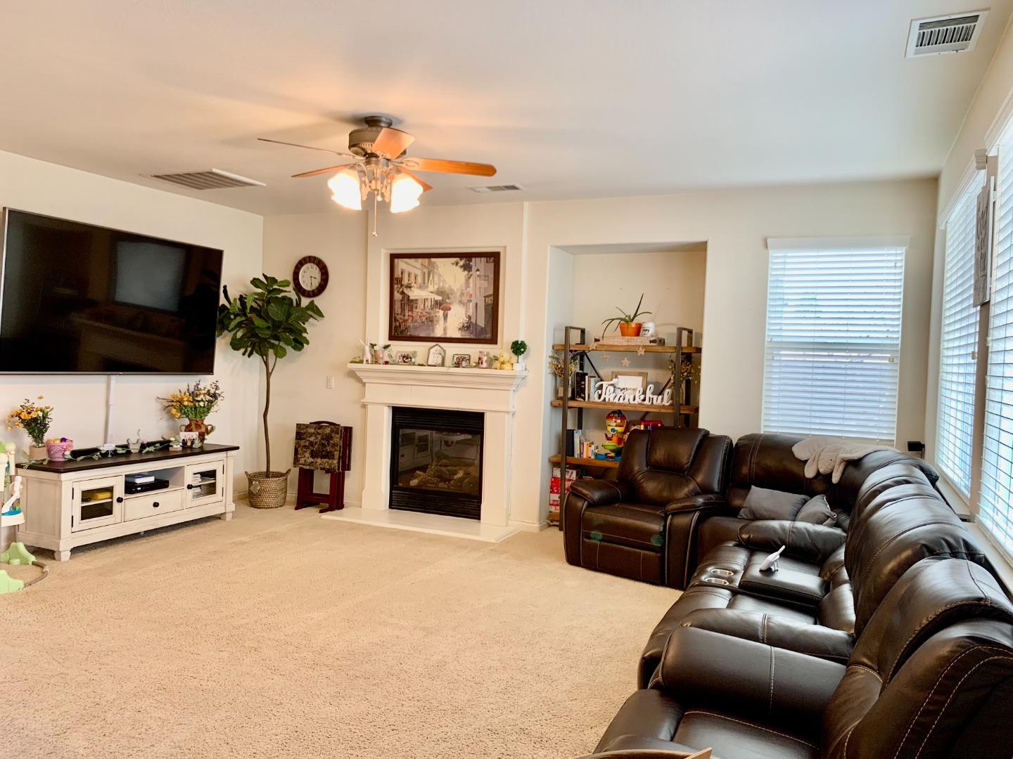 Detail Gallery Image 11 of 29 For 1644 Wildrye Ave, Los Banos,  CA 93635 - 5 Beds | 3 Baths