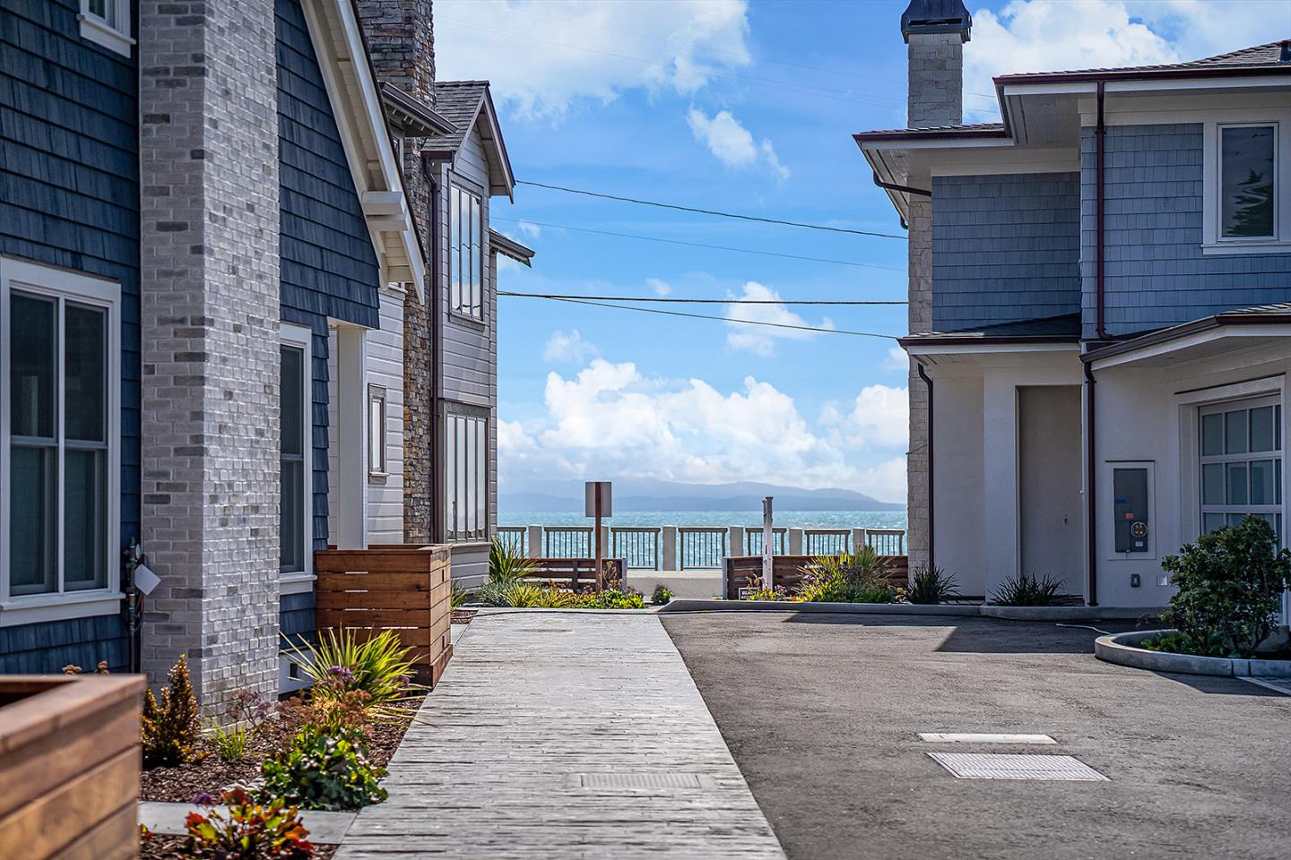 Detail Gallery Image 2 of 49 For 90 Bay Crest Rd, Santa Cruz,  CA 95062 - 3 Beds | 3/1 Baths