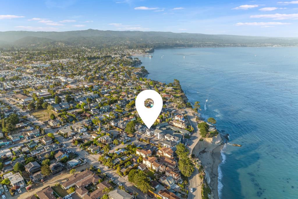 Detail Gallery Image 3 of 49 For 90 Bay Crest Rd, Santa Cruz,  CA 95062 - 3 Beds | 3/1 Baths