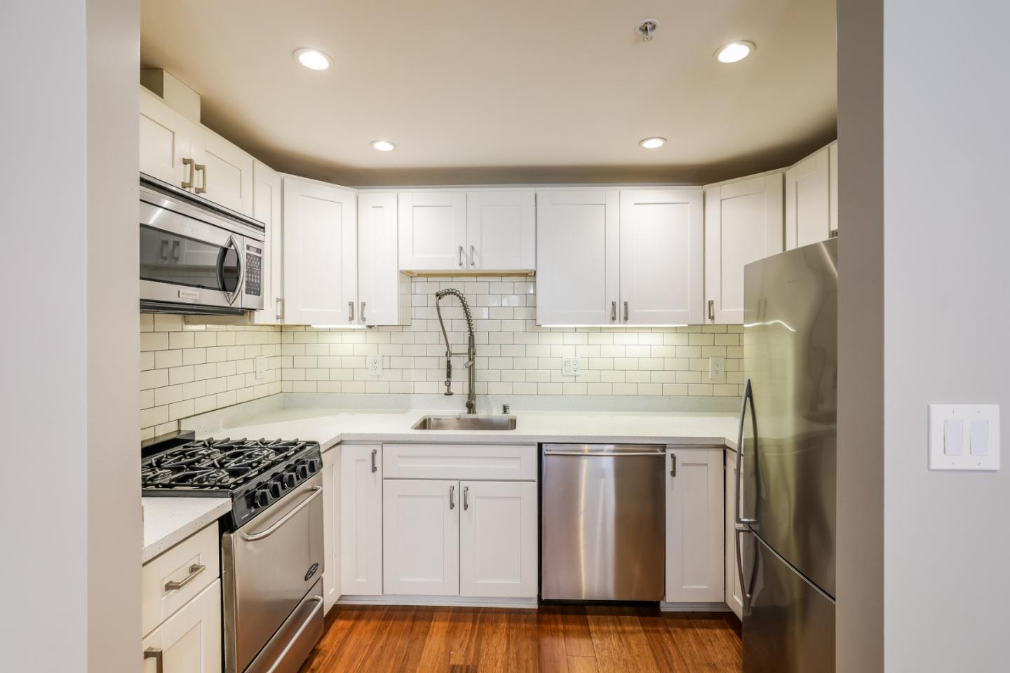 Detail Gallery Image 12 of 25 For 1635 California St #31,  San Francisco,  CA 94109 - 2 Beds | 2 Baths