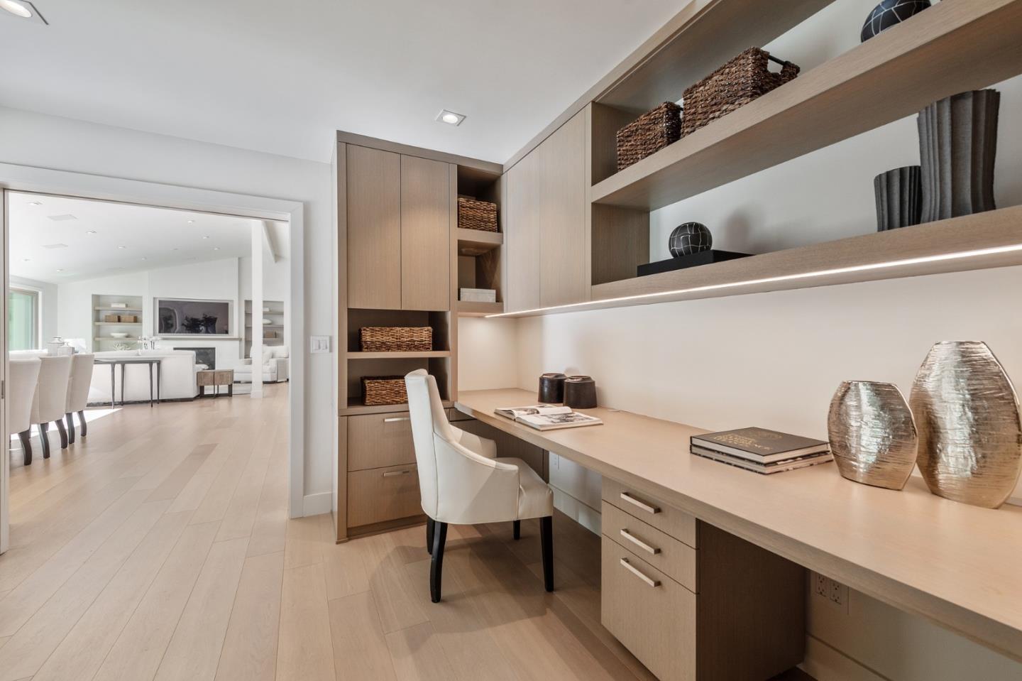Detail Gallery Image 19 of 44 For 160 Shawnee Pass, Portola Valley,  CA 94028 - 4 Beds | 2/1 Baths