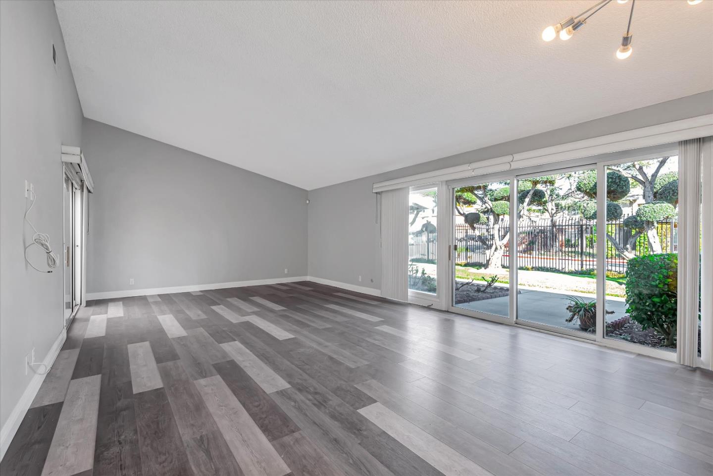 Detail Gallery Image 1 of 1 For 3500 W Manchester Blvd #6,  Inglewood,  CA 90305 - 3 Beds | 2 Baths