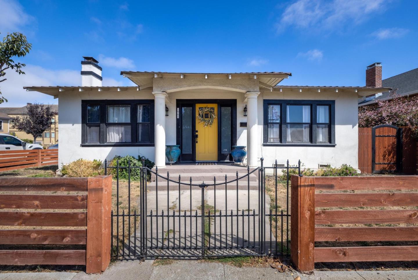 Detail Gallery Image 2 of 29 For 128 Central Ave, Salinas,  CA 93901 - 3 Beds | 1 Baths