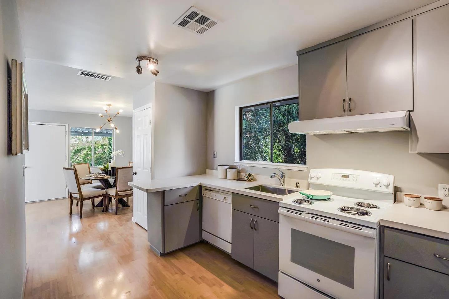 Detail Gallery Image 16 of 27 For 355 E Mc Kinley Ave a,  Sunnyvale,  CA 94086 - 3 Beds | 1 Baths