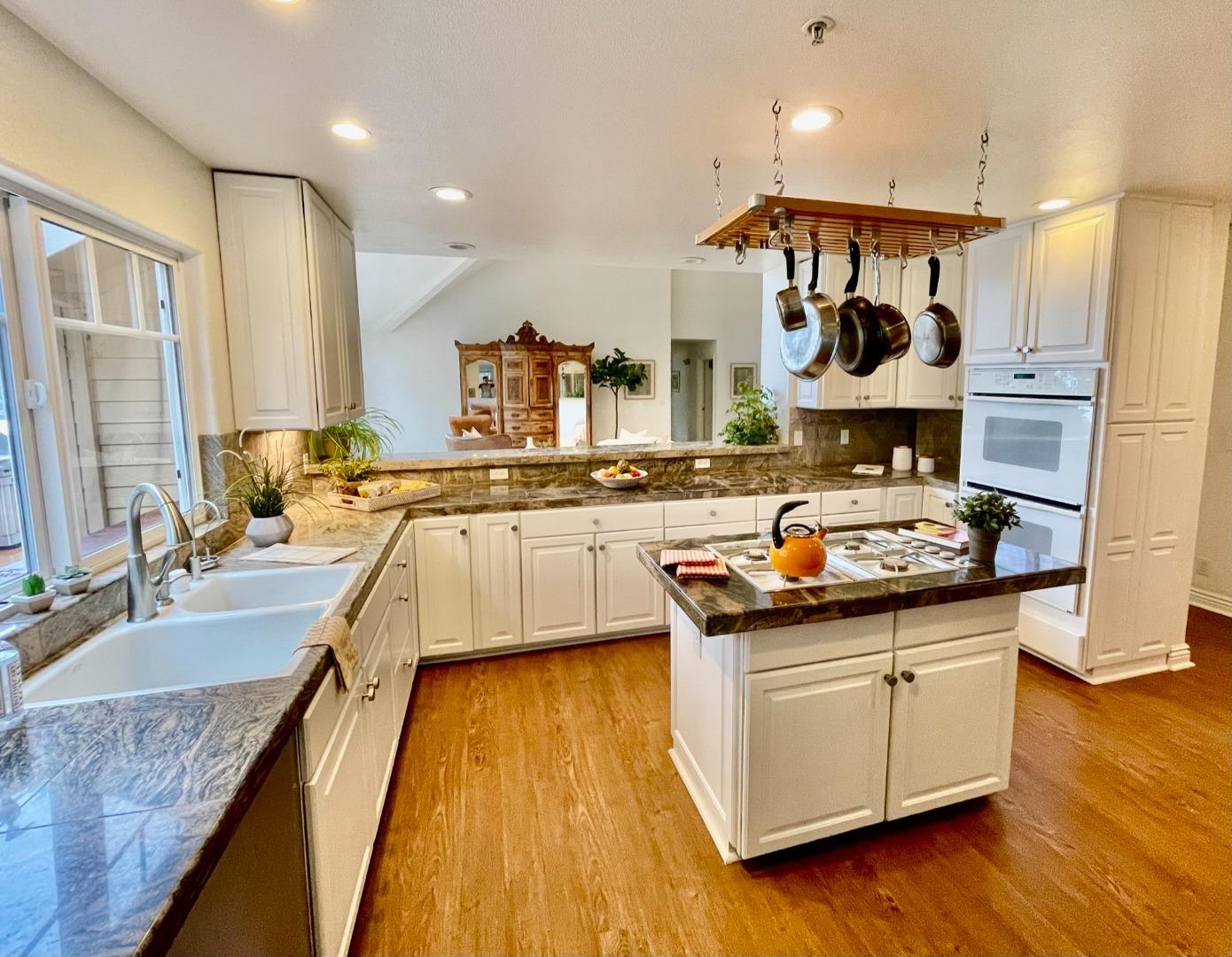Detail Gallery Image 14 of 47 For 260 Carol Way, Aptos,  CA 95003 - 4 Beds | 3/1 Baths