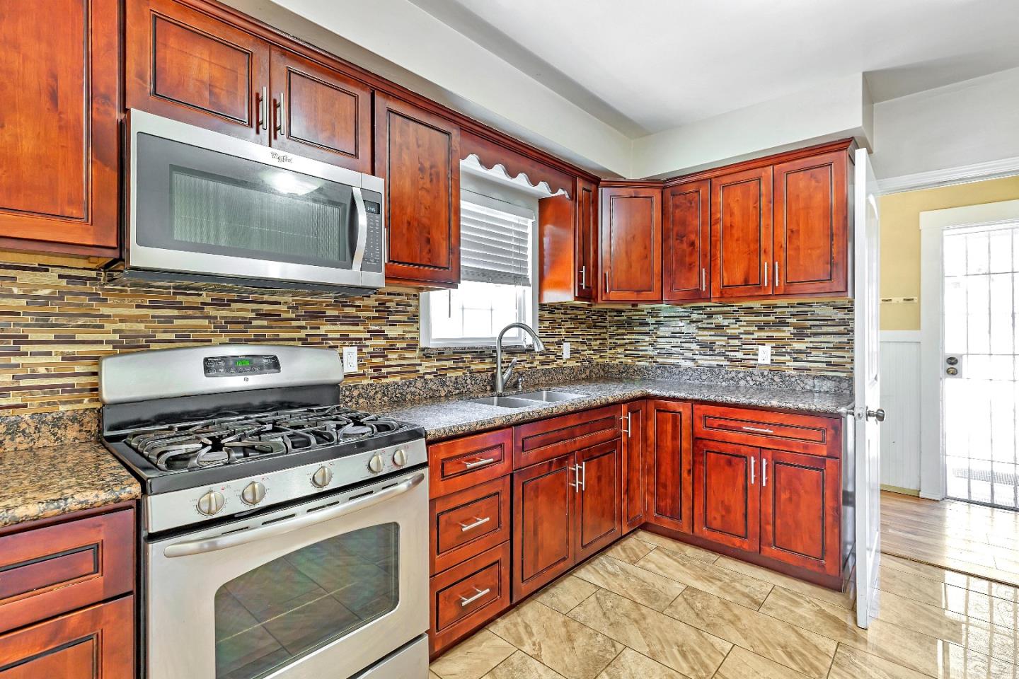 Detail Gallery Image 12 of 31 For 5368 Wentworth Ave, Oakland,  CA 94601 - 3 Beds | 1/1 Baths