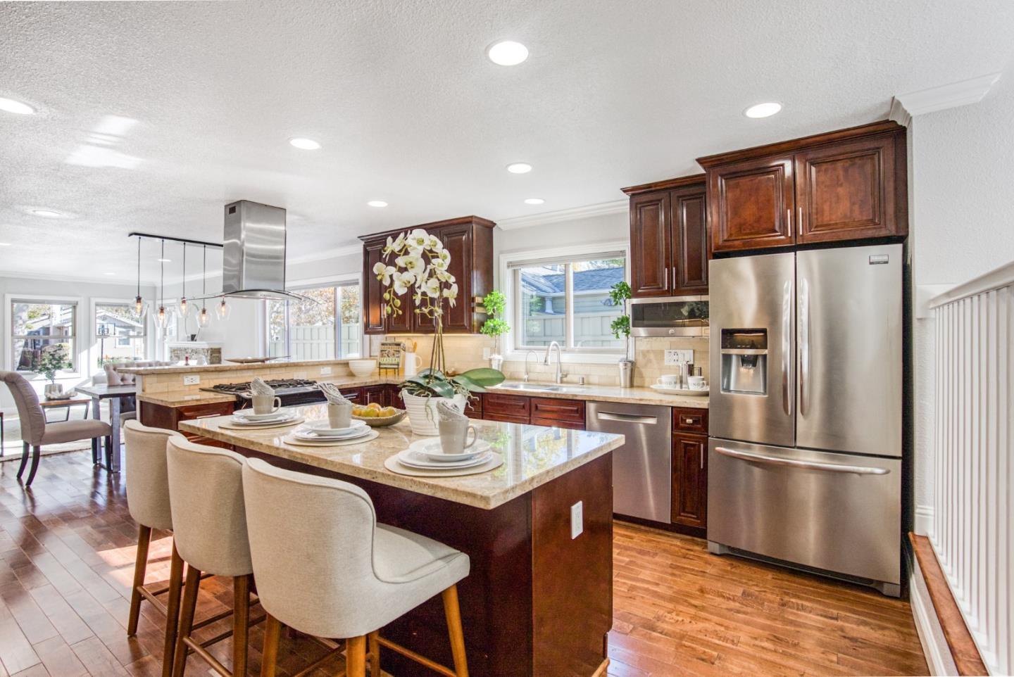 Detail Gallery Image 12 of 36 For 518 Iris St, Redwood City,  CA 94062 - 4 Beds | 3 Baths