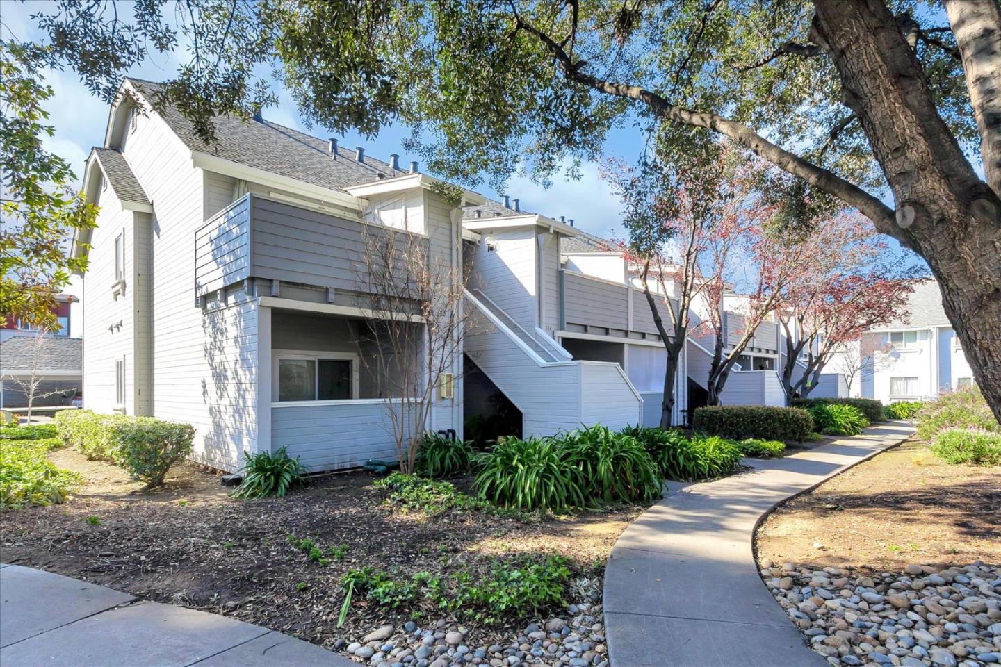 Detail Gallery Image 1 of 1 For 388 Shadow Run Dr #388,  San Jose,  CA 95110 - 1 Beds | 1 Baths