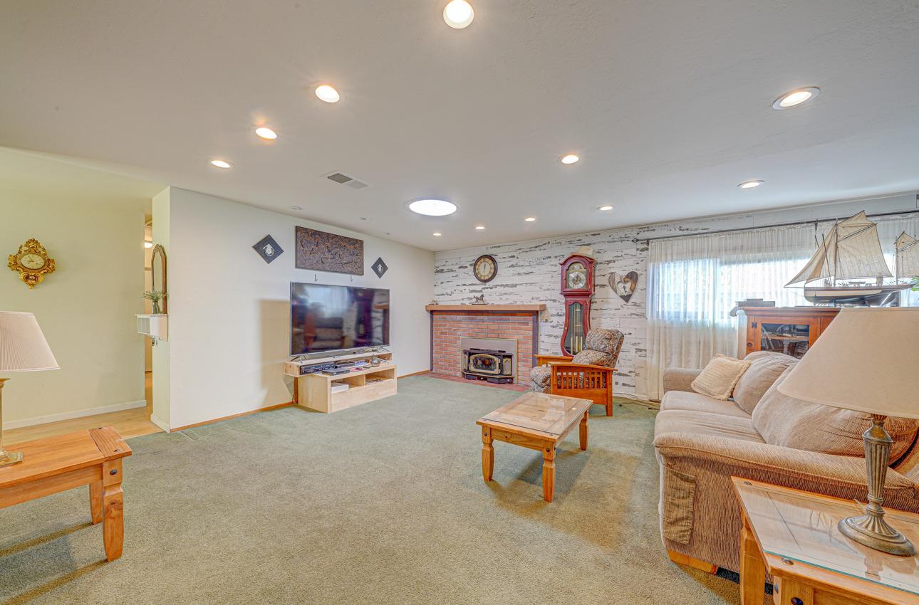 832 Columbia Ave, Monterey County, CA 93901 photo 3