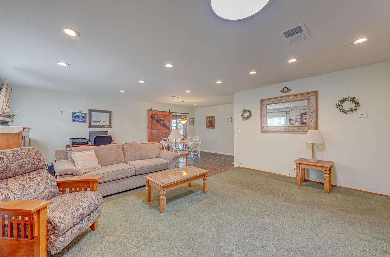 832 Columbia Ave, Monterey County, CA 93901 photo 5