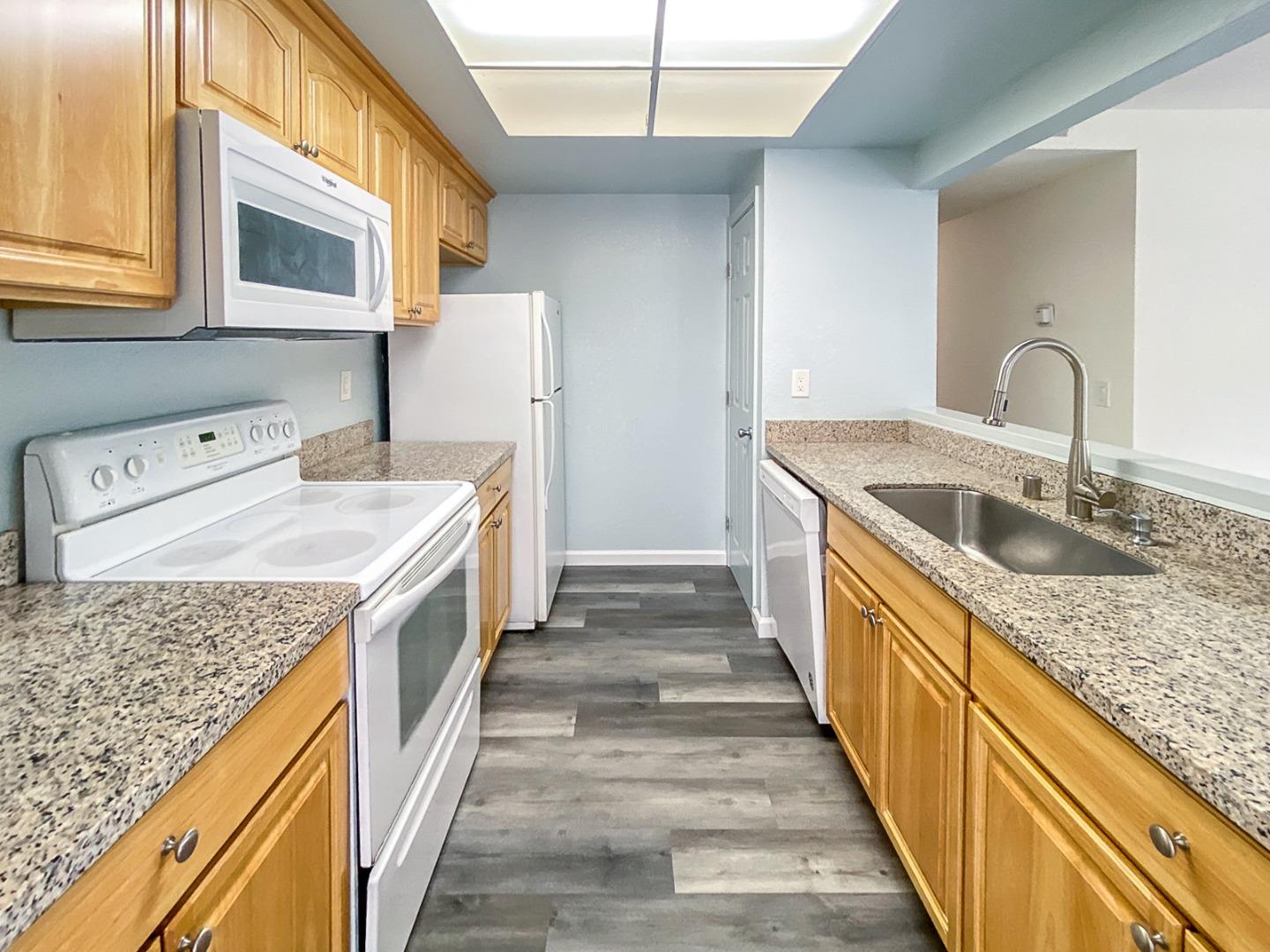 Detail Gallery Image 6 of 13 For 3819 7 Trees Blvd #109,  San Jose,  CA 95111 - 2 Beds | 2 Baths