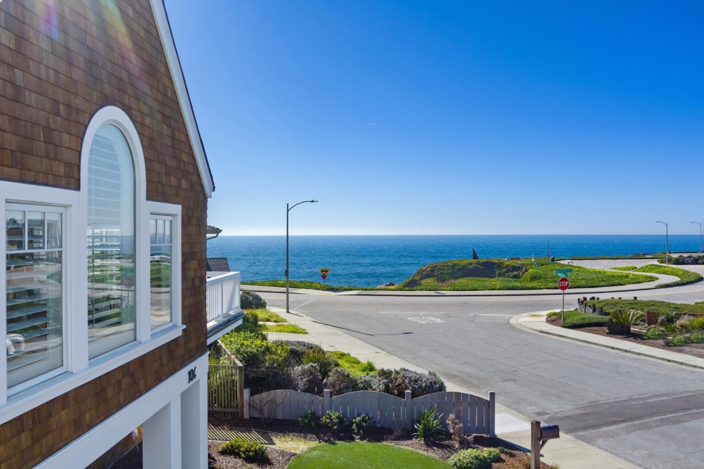 Detail Gallery Image 1 of 96 For 106 Auburn Ave, Santa Cruz,  CA 95060 - 3 Beds | 3/1 Baths