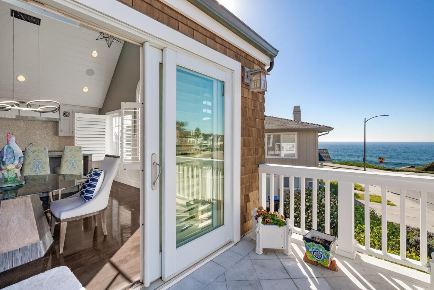 Detail Gallery Image 39 of 96 For 106 Auburn Ave, Santa Cruz,  CA 95060 - 3 Beds | 3/1 Baths