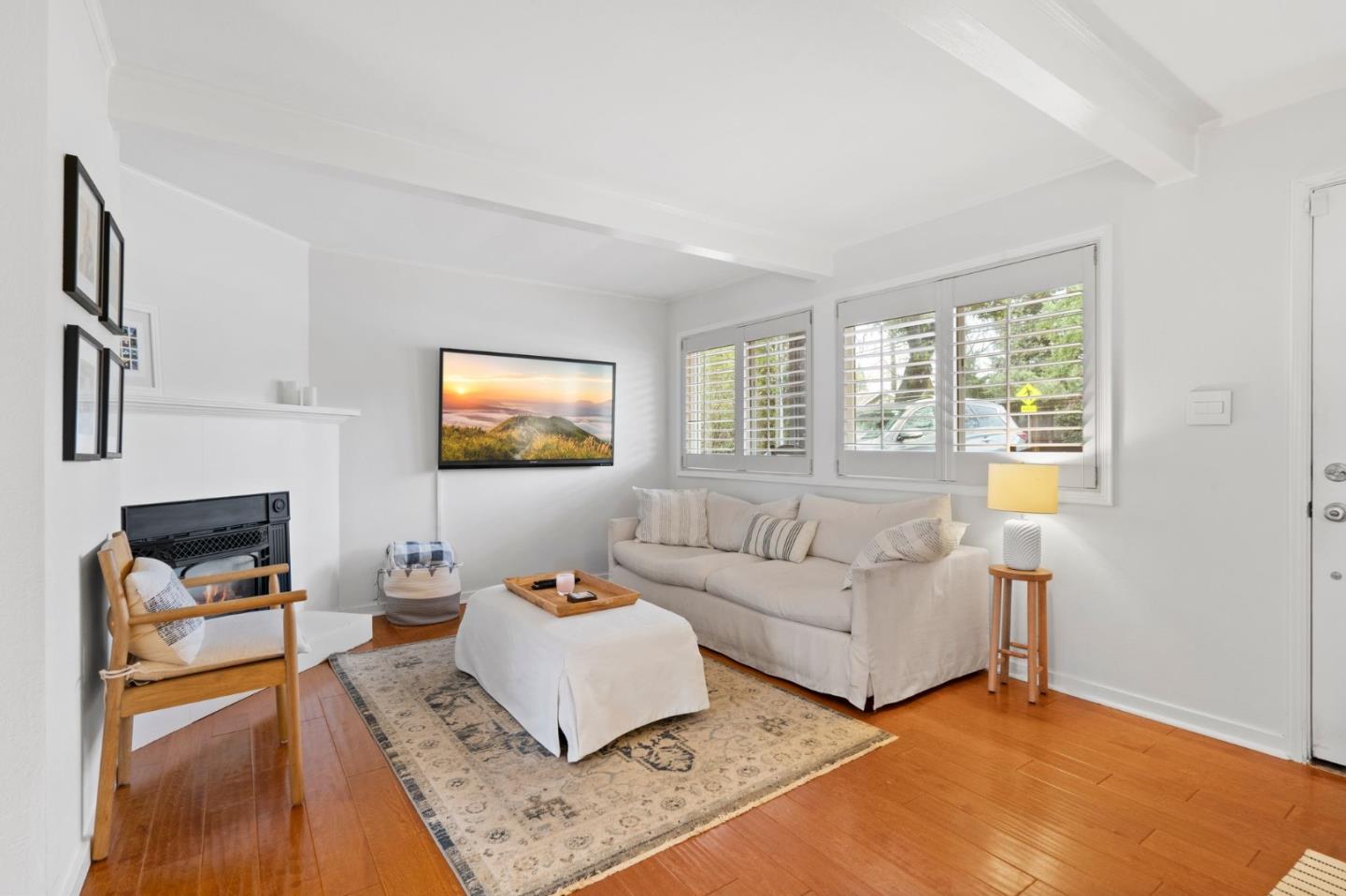 Detail Gallery Image 6 of 24 For 1223 Alameda De Las Pulgas, San Carlos,  CA 94070 - 2 Beds | 1 Baths