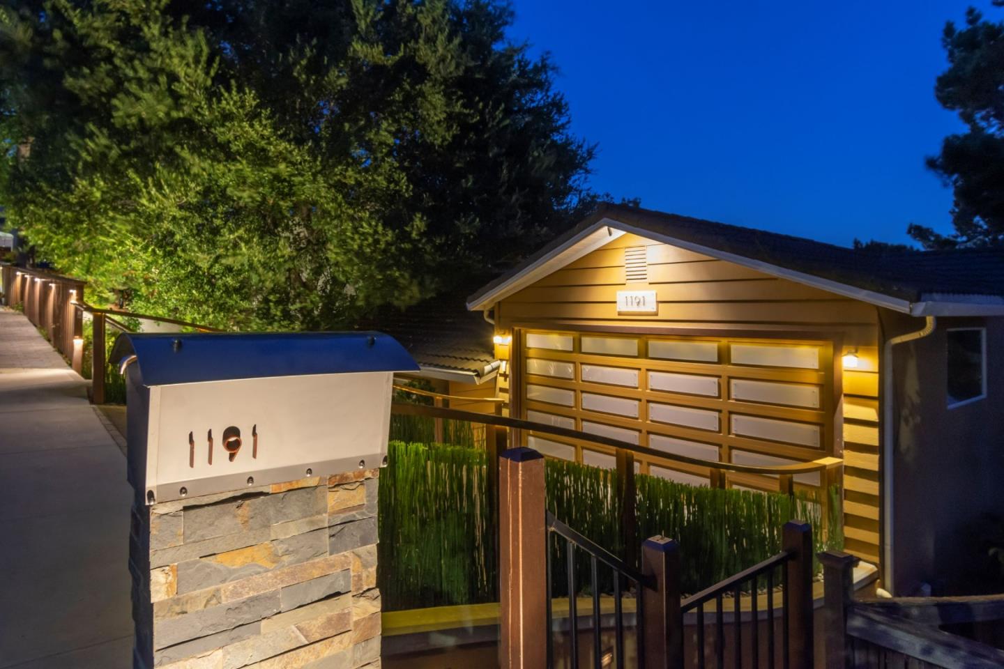 Detail Gallery Image 2 of 51 For 1191 Buckland Ave, San Carlos,  CA 94070 - 4 Beds | 2 Baths