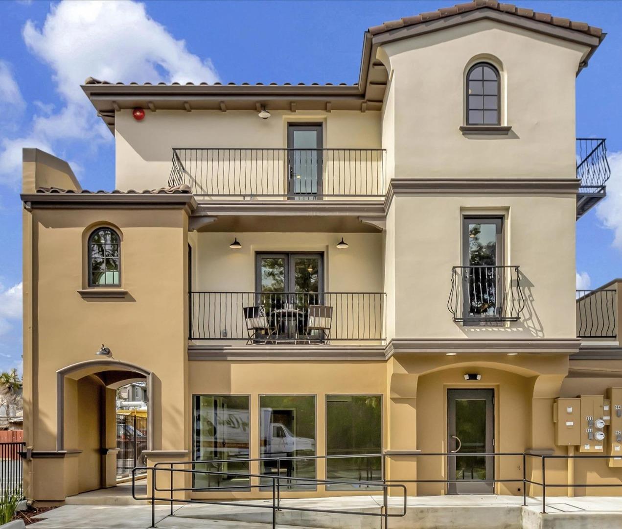   966 Acacia AVE