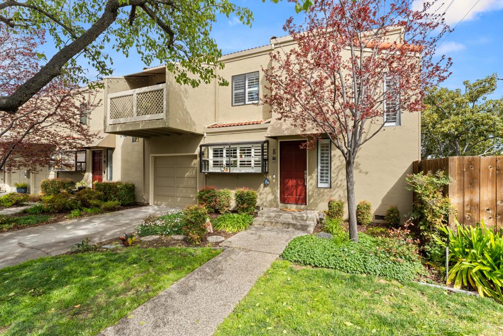 Detail Gallery Image 1 of 1 For 2112 Wyandotte St #E,  Mountain View,  CA 94043 - 3 Beds | 2/1 Baths