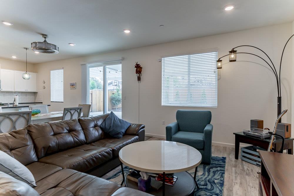 580 Gabriele Ct, Hollister, CA 95023 photo 4