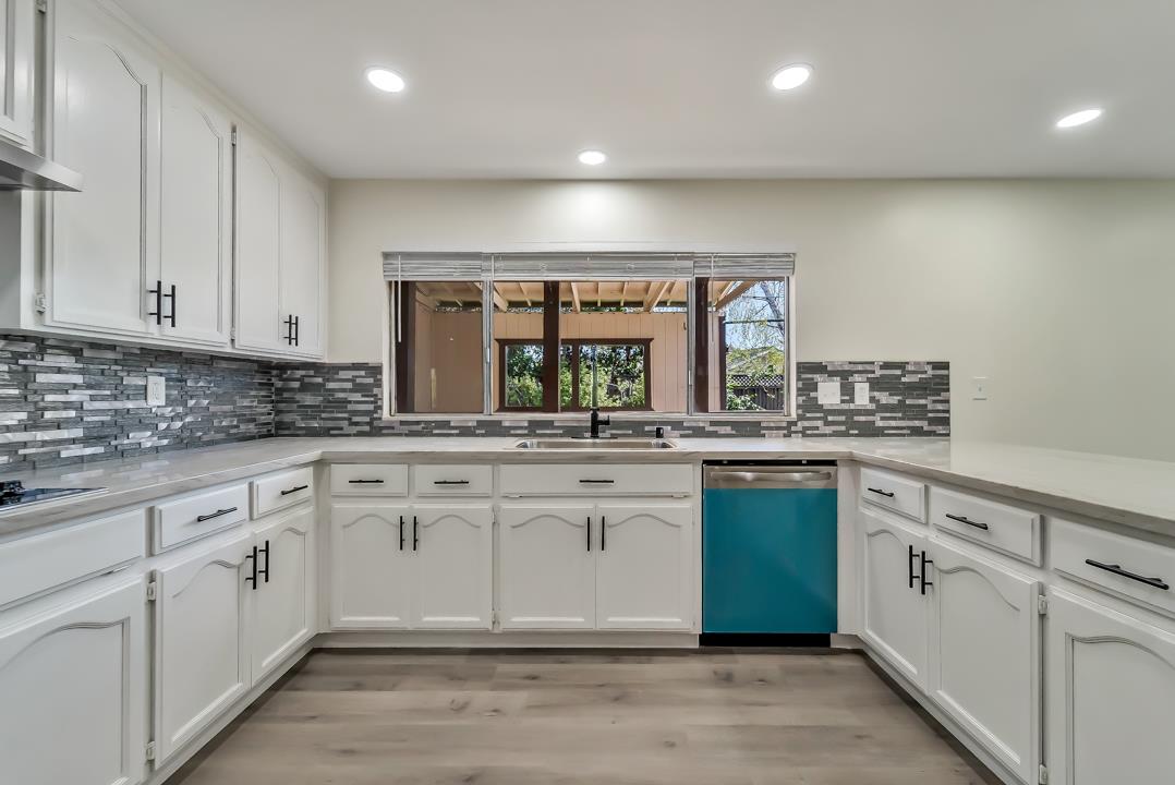 Detail Gallery Image 8 of 48 For 1750 Curtner Ave, San Jose,  CA 95124 - 5 Beds | 2/1 Baths