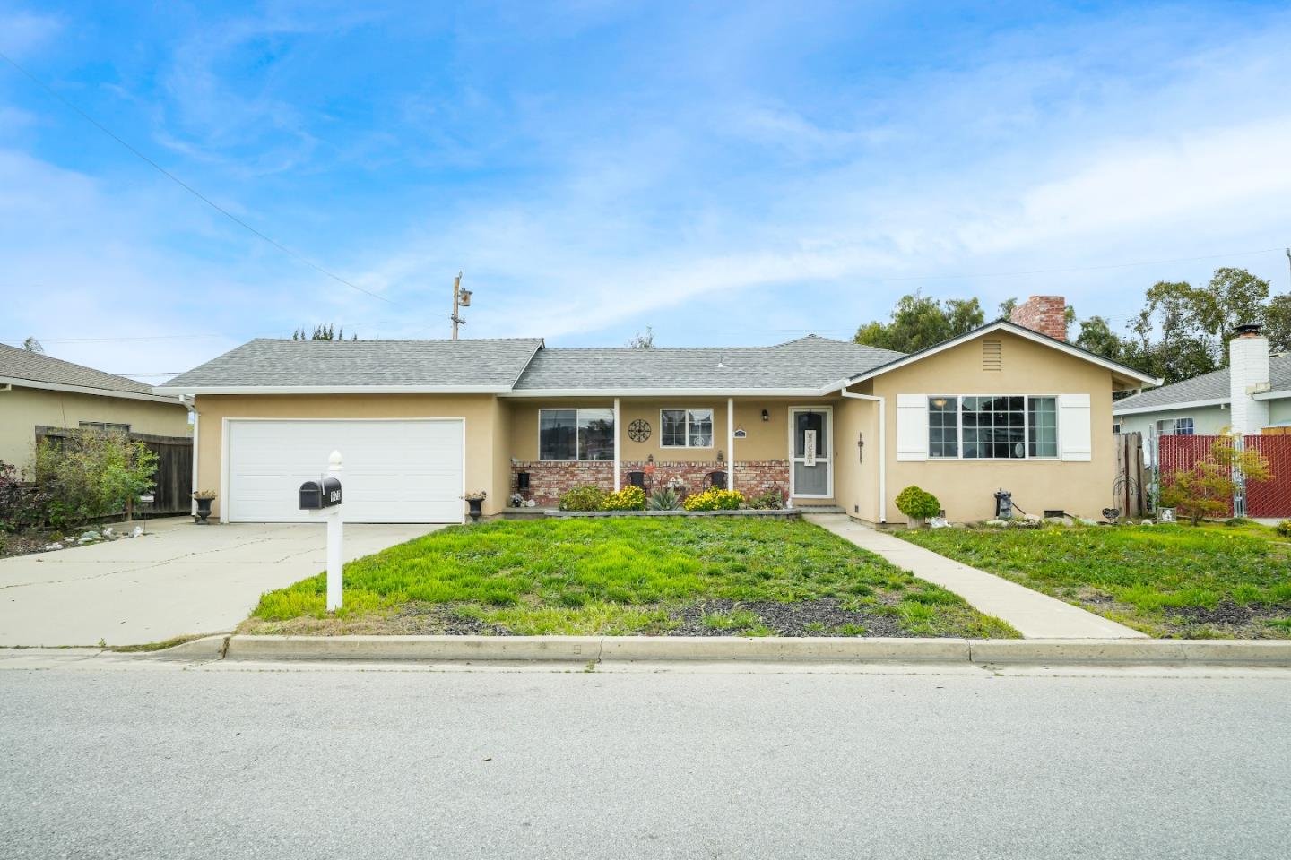 Detail Gallery Image 1 of 1 For 1970 Scenic Cir, Hollister,  CA 95023 - 3 Beds | 2 Baths