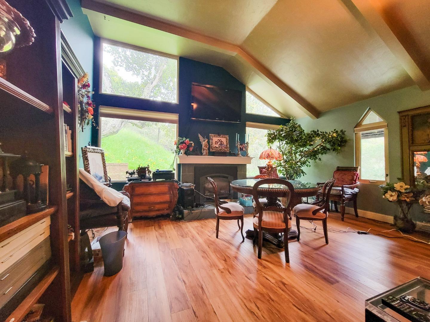 Detail Gallery Image 6 of 32 For 25949 Deer Run Ln, Salinas,  CA 93908 - 2 Beds | 2/1 Baths