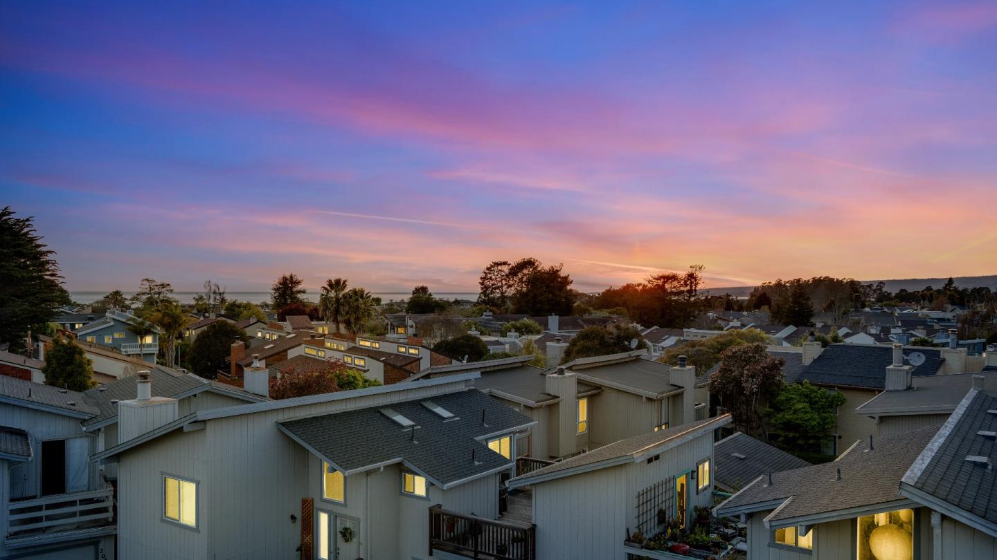 Detail Gallery Image 1 of 79 For 2058 Seascape Blvd, Aptos,  CA 95003 - 2 Beds | 2/1 Baths