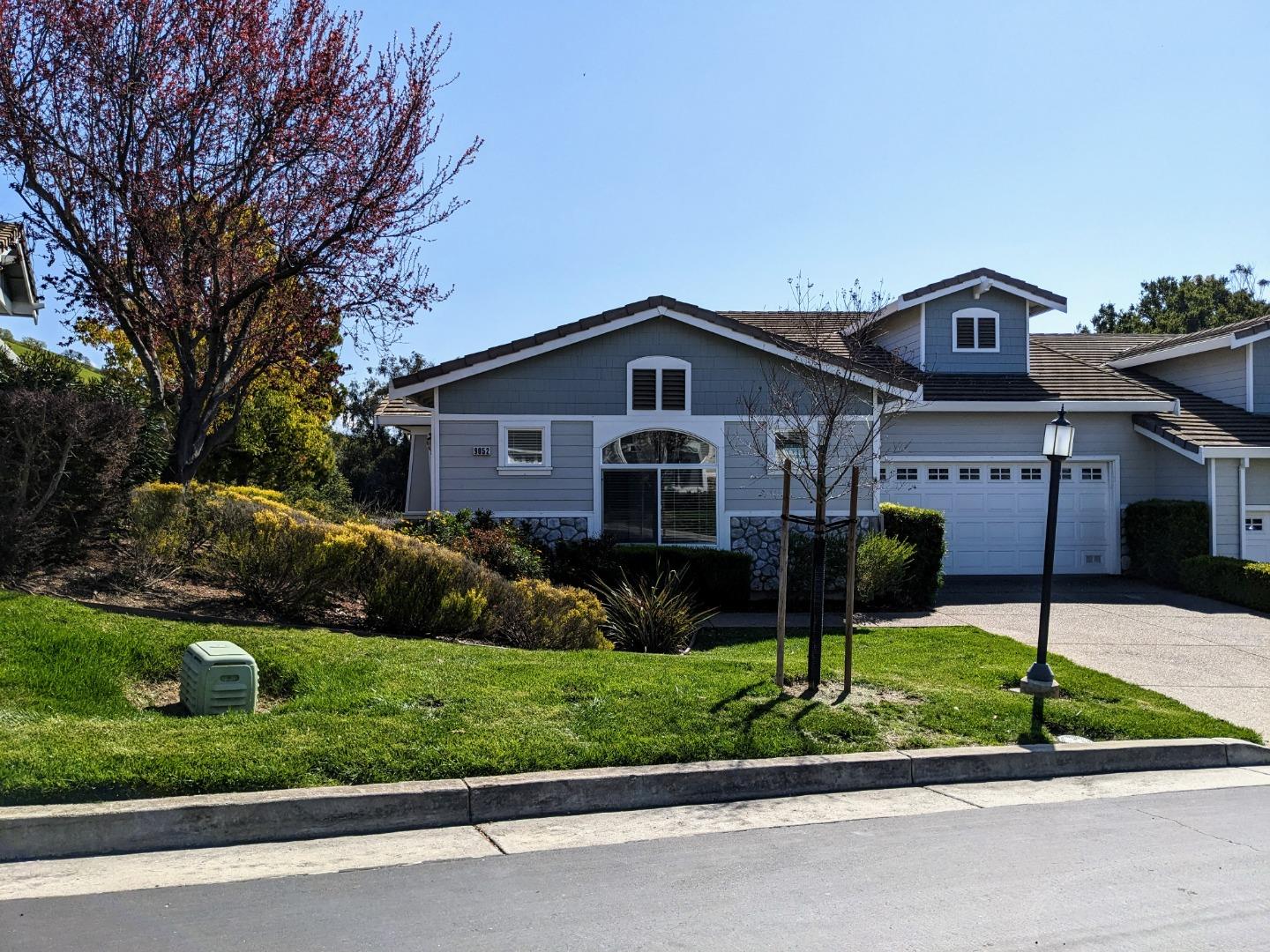 Detail Gallery Image 1 of 1 For 9052 Village View Loop, San Jose,  CA 95135 - 2 Beds | 2/1 Baths