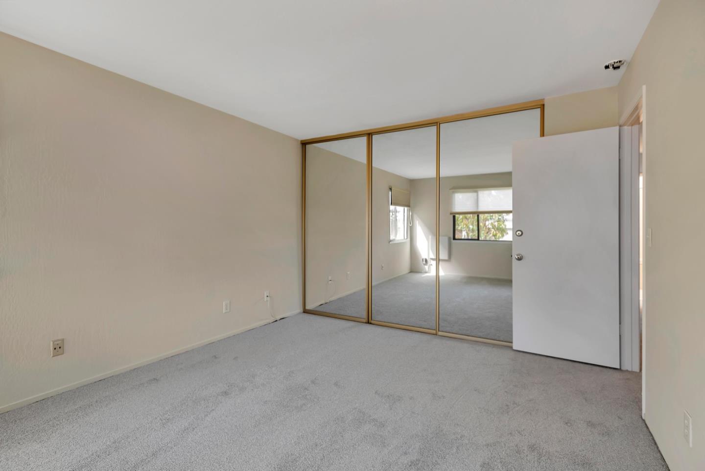 Detail Gallery Image 14 of 22 For 747 El Camino Real #1,  Burlingame,  CA 94010 - 2 Beds | 2/1 Baths