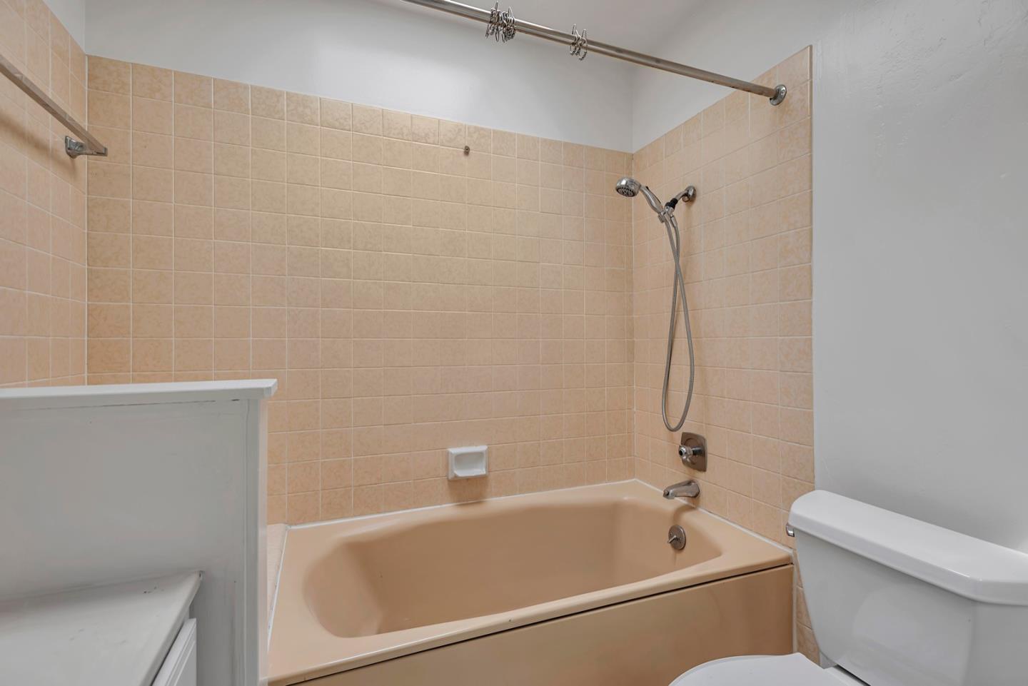 Detail Gallery Image 19 of 22 For 747 El Camino Real #1,  Burlingame,  CA 94010 - 2 Beds | 2/1 Baths