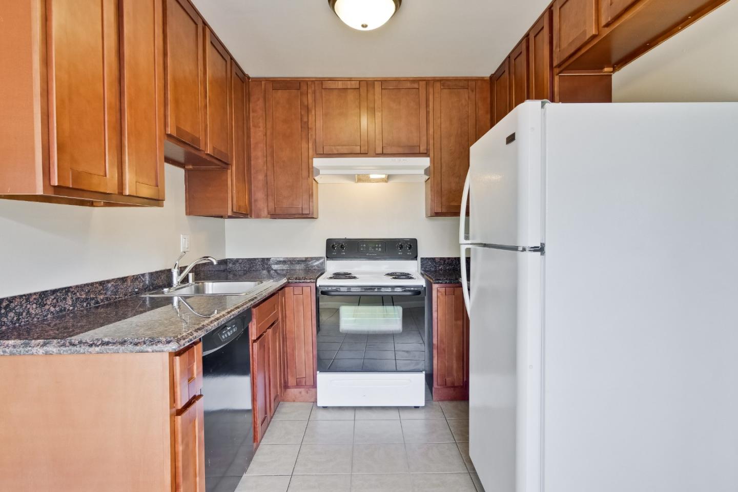 Detail Gallery Image 1 of 1 For 699 Grand Coulee Ave #UNIT 6,  Sunnyvale,  CA 94087 - 1 Beds | 1 Baths