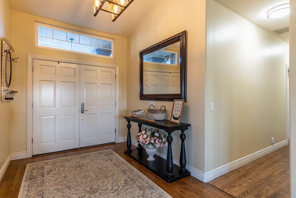 Detail Gallery Image 10 of 89 For 5540 Diablo Hills Rd, Tres Pinos,  CA 95075 - 4 Beds | 2/1 Baths