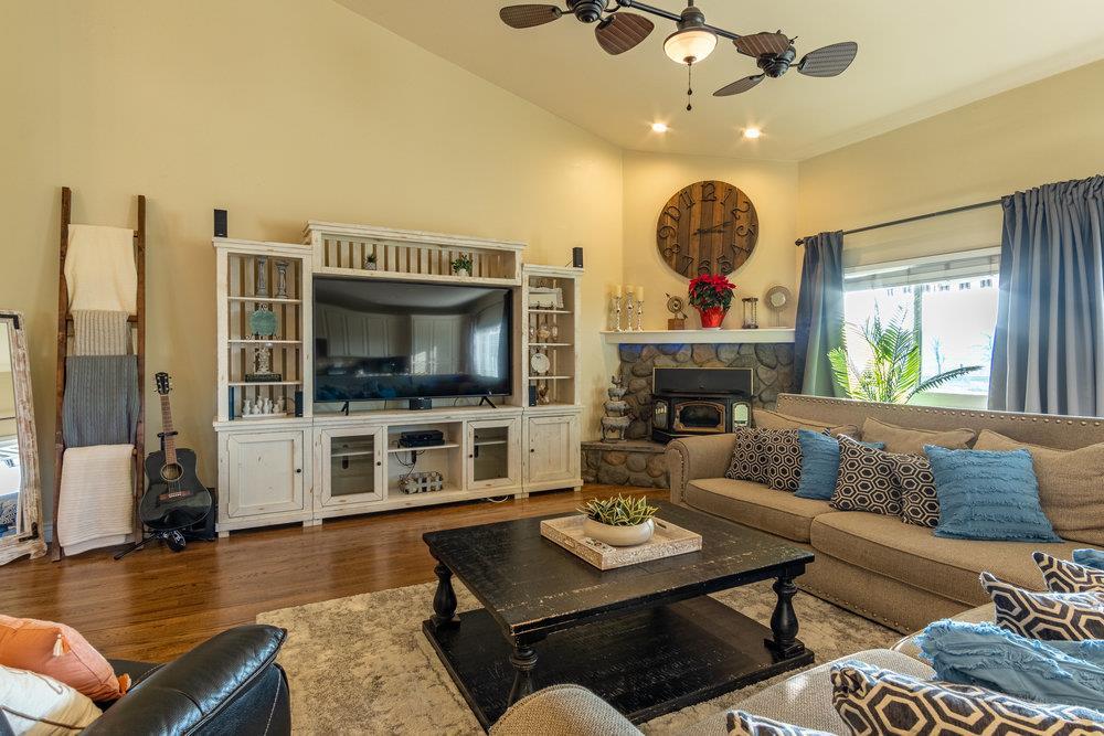 Detail Gallery Image 14 of 89 For 5540 Diablo Hills Rd, Tres Pinos,  CA 95075 - 4 Beds | 2/1 Baths