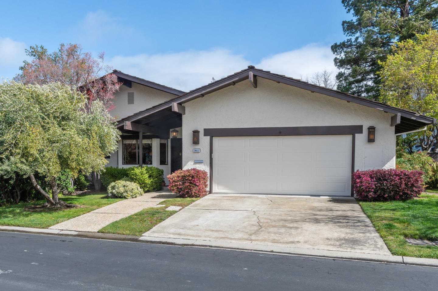 Detail Gallery Image 1 of 1 For 2462 Sharon Oaks Dr, Menlo Park,  CA 94025 - 2 Beds | 2 Baths