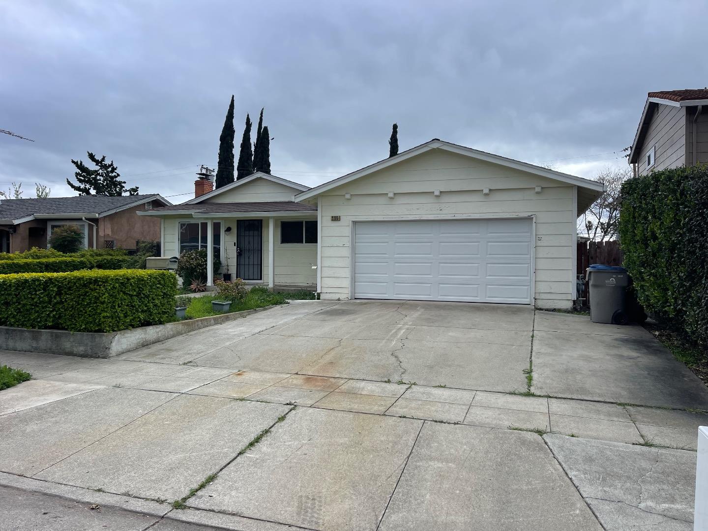 Detail Gallery Image 2 of 10 For 2205 Carobwood Ln, San Jose,  CA 95132 - 3 Beds | 2 Baths