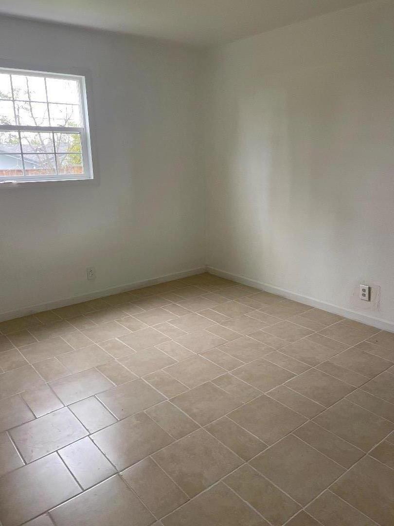 Detail Gallery Image 6 of 10 For 2205 Carobwood Ln, San Jose,  CA 95132 - 3 Beds | 2 Baths