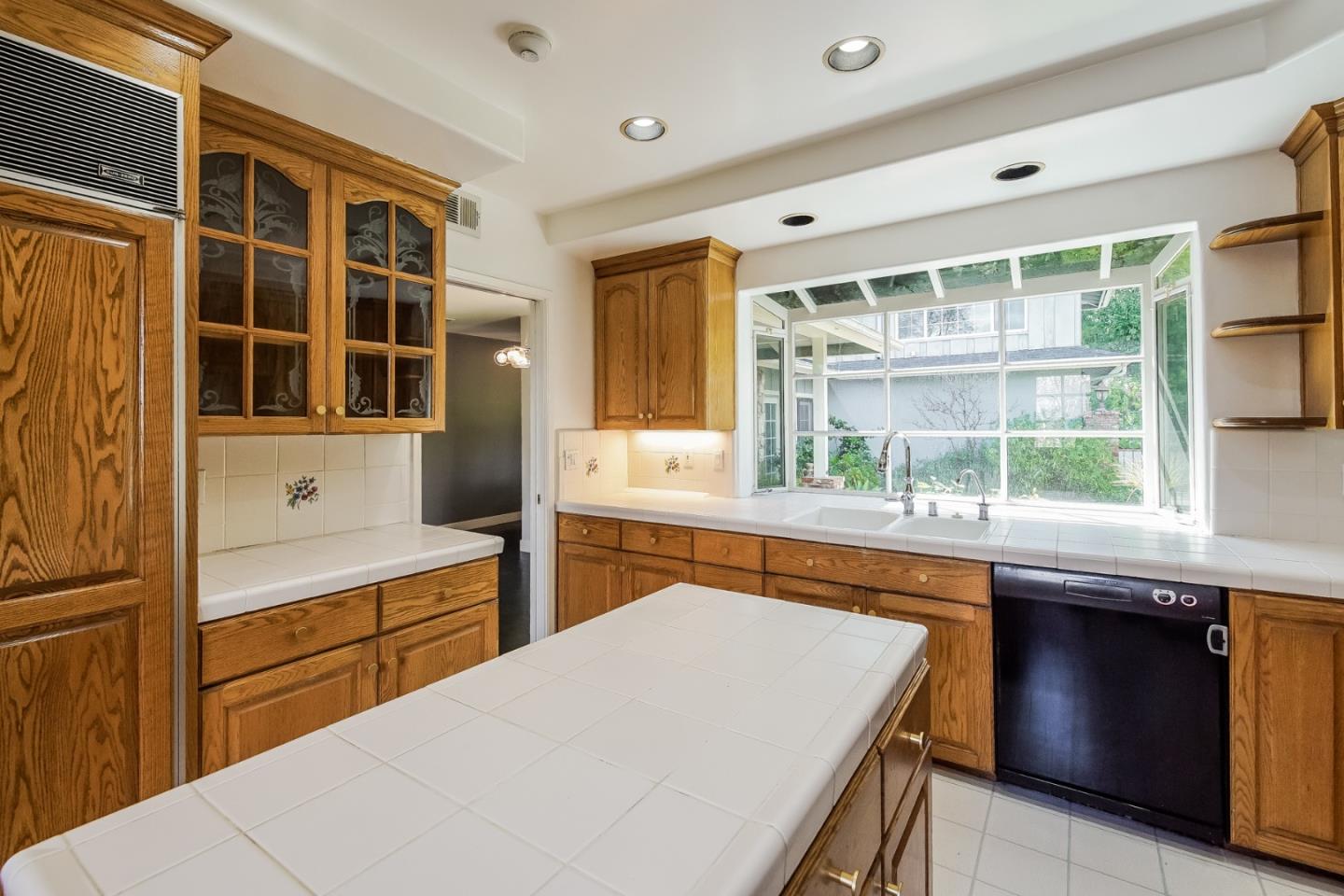 Detail Gallery Image 9 of 25 For 4645 Petit Ave, Encino,  CA 91436 - 4 Beds | 3 Baths