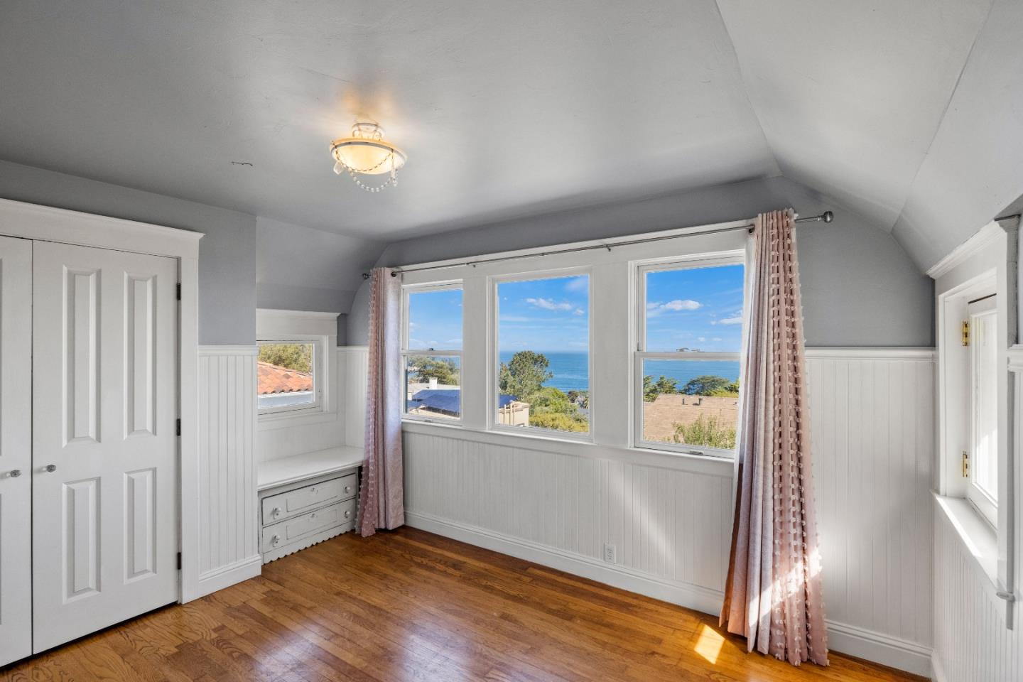 Detail Gallery Image 8 of 51 For 218 4th St, Pacific Grove,  CA 93950 - 4 Beds | 3 Baths